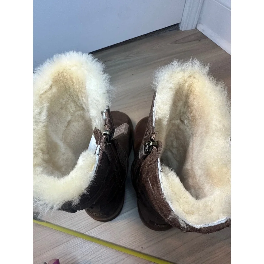 UGG Maddi Boots youth‎ Brown Suede Sherpa Lined Zip Up Size 3